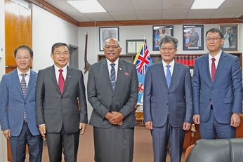 Prime Minister Meets with the Delegation from China